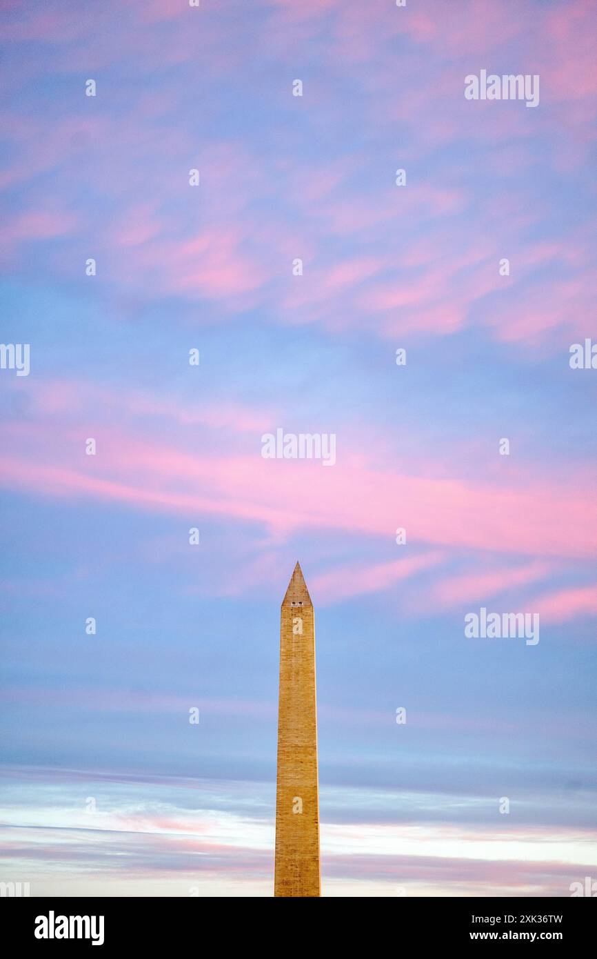 Washington Monument Tidal Basin Washington DC // TIDAL BASIN, Washington DC— [Copyright] Stockfoto