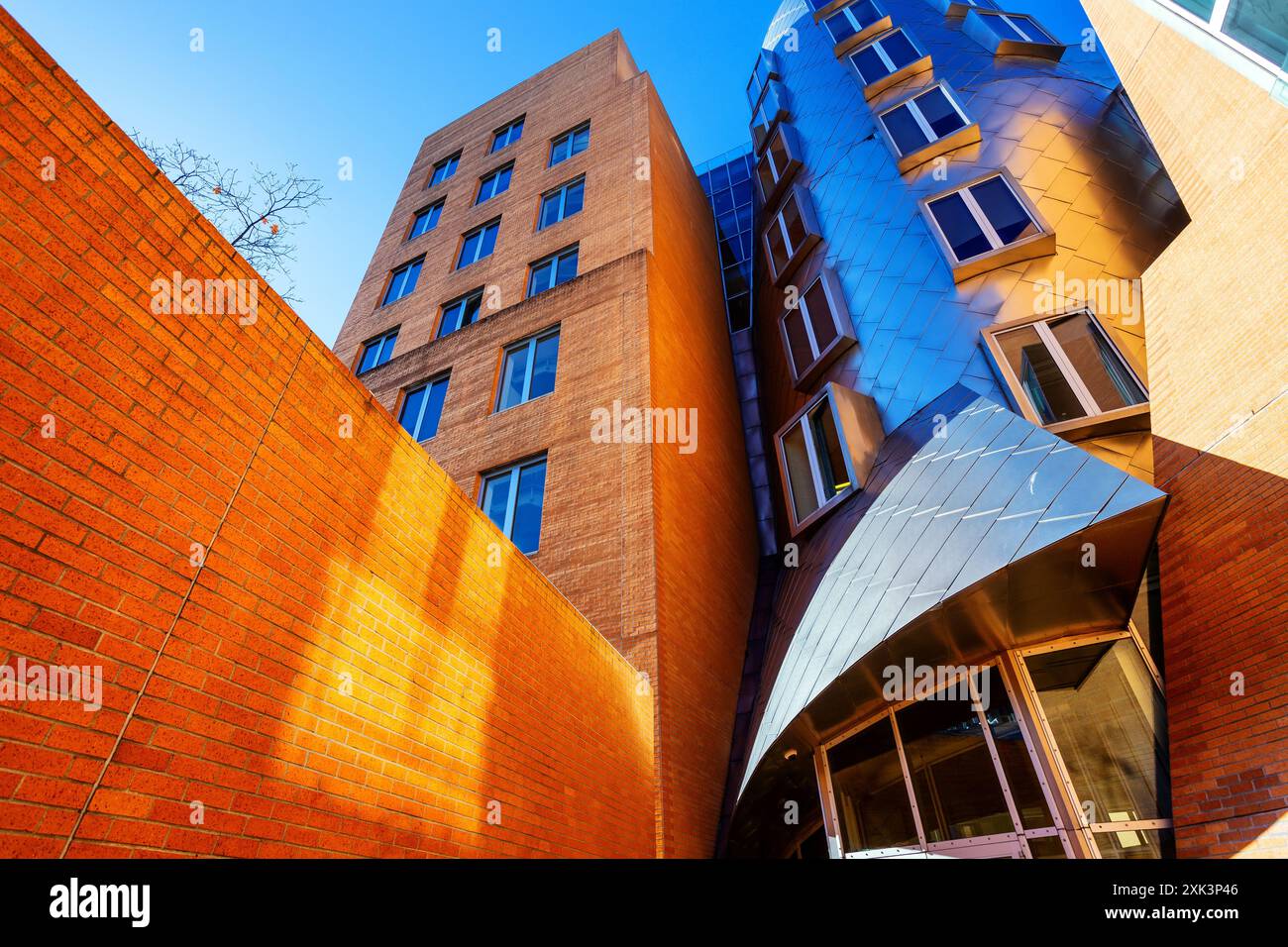 Cambridge, Massachusetts, USA - 8. November 2023: Stata Center, Ray and Maria Stata Center, Massachusetts Institute of Technology mit. Stockfoto