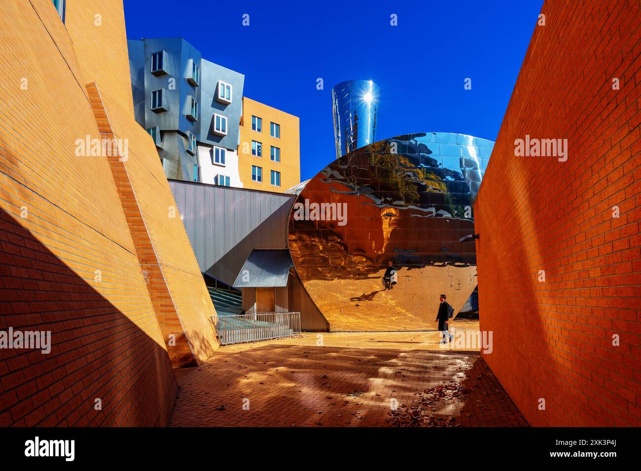 Cambridge, Massachusetts, USA - 8. November 2023: Stata Center, Ray and Maria Stata Center, Massachusetts Institute of Technology mit. Stockfoto