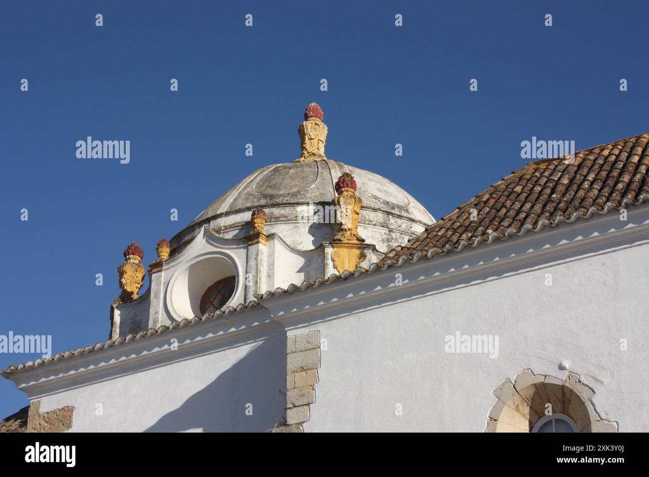 Das Konvento unserer Lieben Frau von der Himmelfahrt / Stadtmuseum Faro in der Altstadt von Faro, Algarve, Portugal Stockfoto