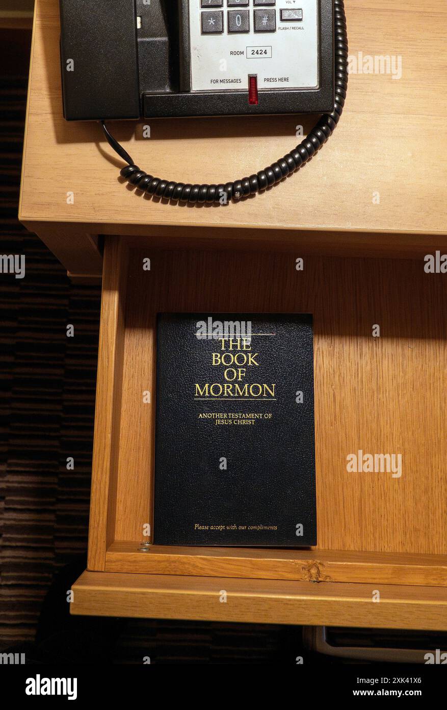 Das Buch Mormon in der Hotelschublade Stockfoto