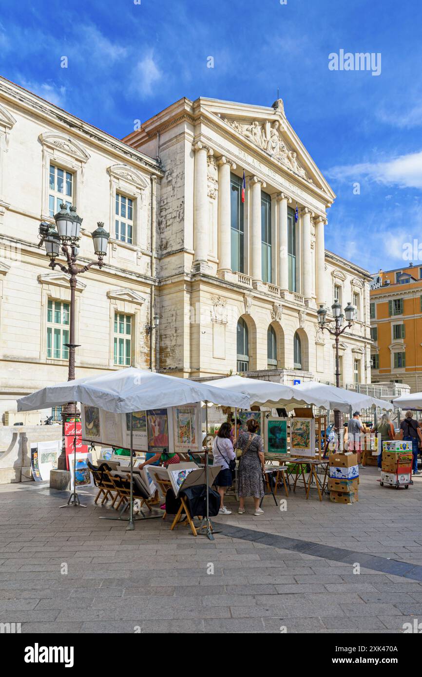 Vintage-Plakate auf dem Second-Hand-Buchmarkt am Place du Palais de Justice, Old Nizza, Provence-Alpes-Côte d'Azur, Alpes-Maritimes, Frankreich Stockfoto