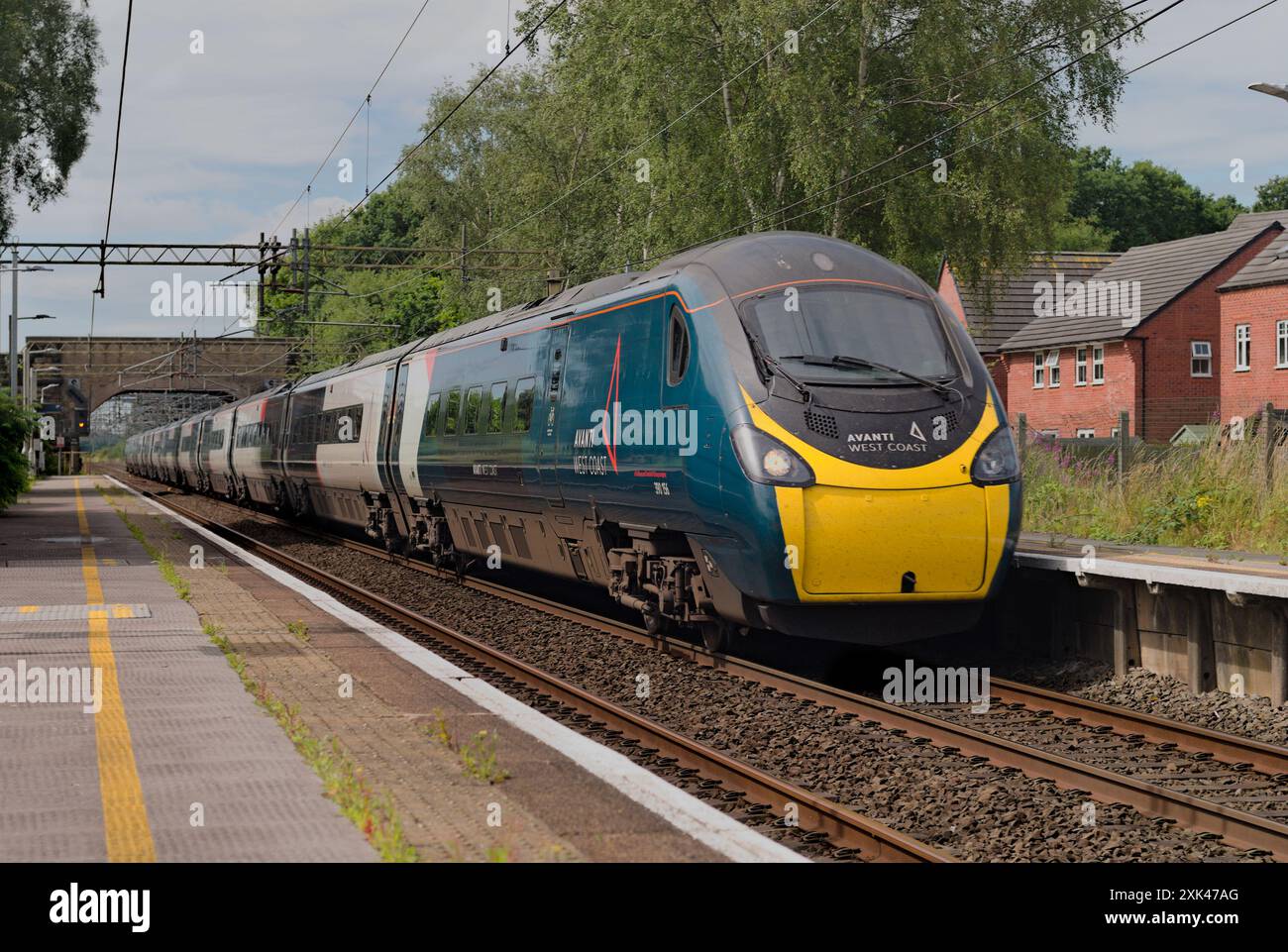 Ein Avanti West Coast Class 390 Pendolino auf einer Verbindung London nach Manchester durch Chelford, Cheshire Stockfoto