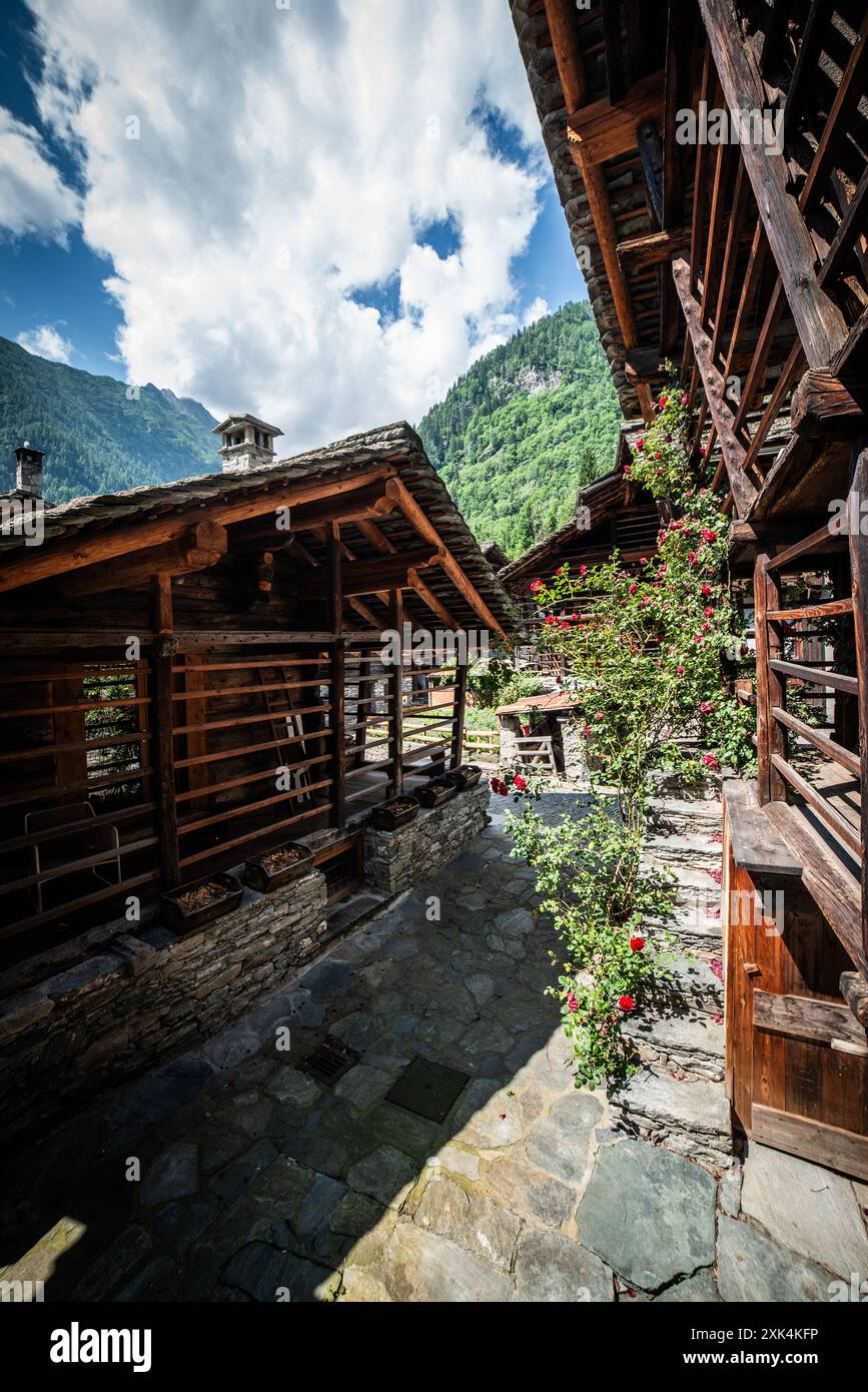 Historische Walser Häuser, Alagna Valsesia, Piemont Italien Stockfoto