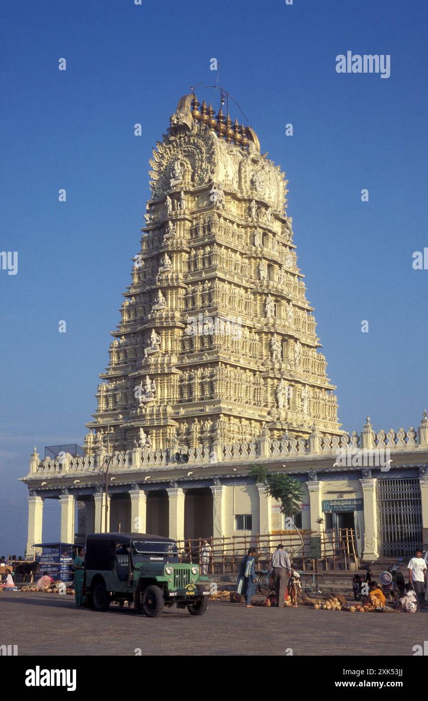 Der Chamundeshwari-Tempel in der Stadt Mysore in der Provinz Karnataka in Indien. Indien, Mysore, März 1998 Stockfoto