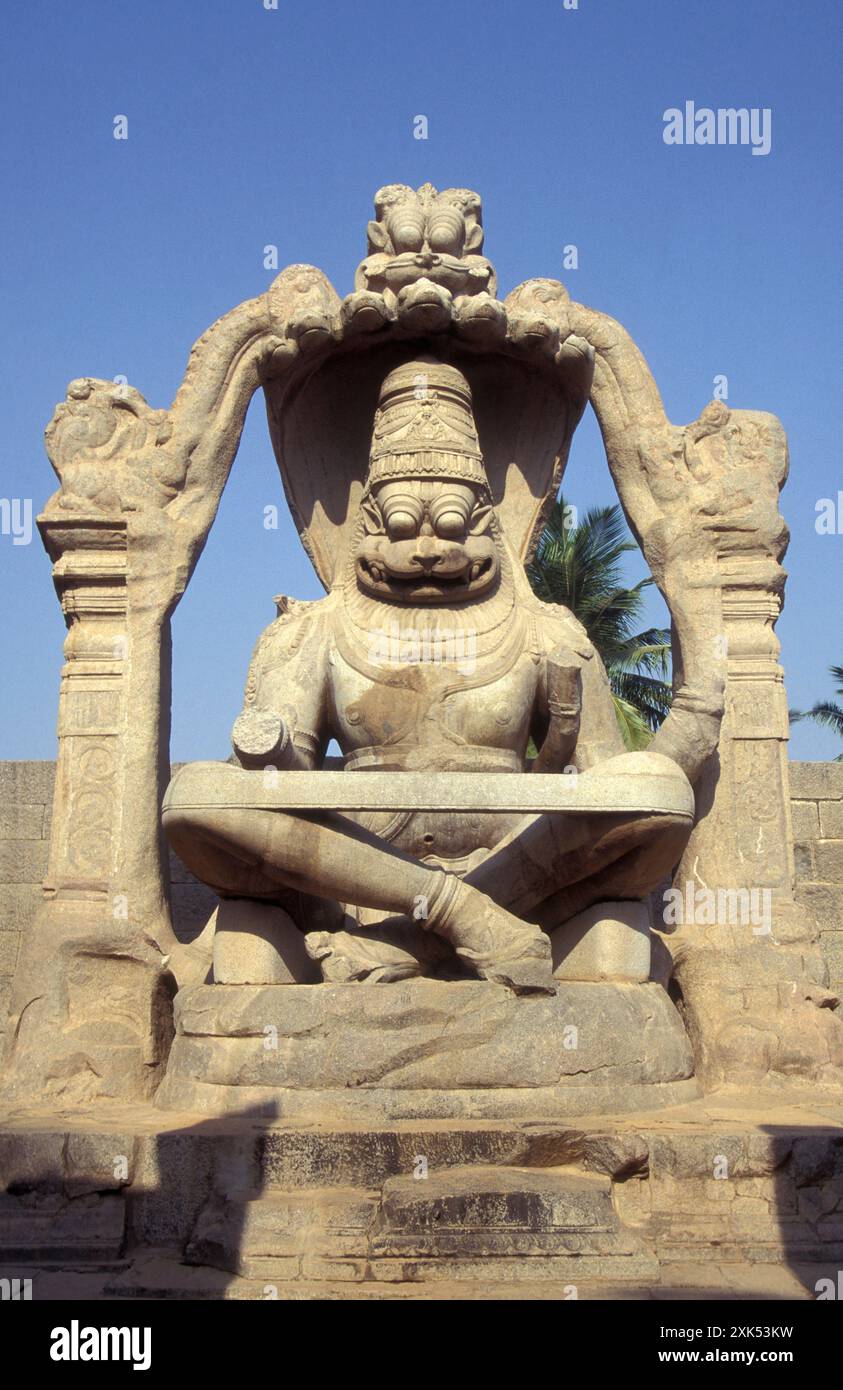 Die Statue des Shri Lakshmi Narasimha Tempels in der Nähe der Stadt Hampi in der Provinz Karnataka in Indien. Indien, Karnataka, März 1998 Stockfoto