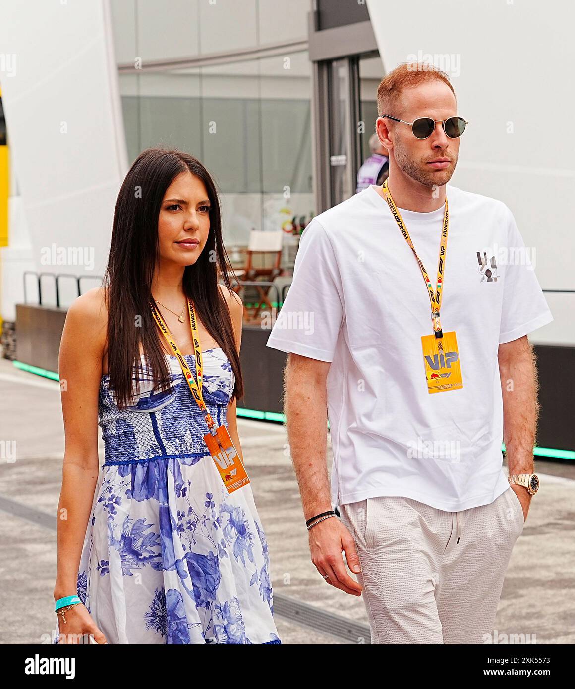 Budapest, Ungarn. Juli 2024. 21.07.2024, Hungaroring, Budapest, FORMEL 1 GROSSER PREIS VON UNGARN 2024, im Bild Torhüter Peter Gulacsi (RB Leipzig) mit Ehefrau Diana Vigh Credit: dpa/Alamy Live News Stockfoto