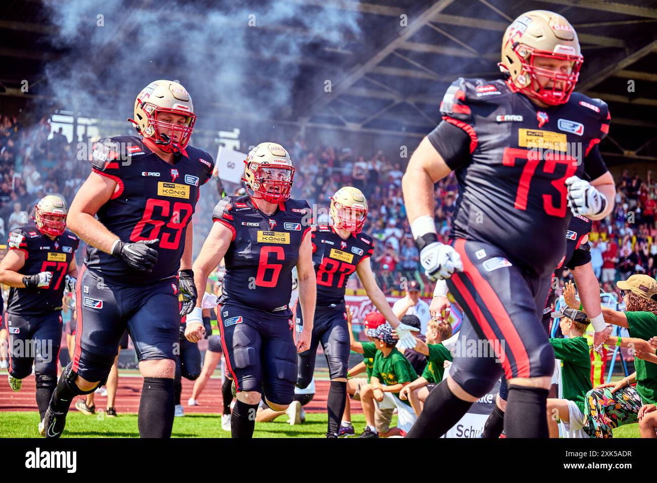 Spielereinlauf Berlin Thunder, DE, Berlin Thunder vs. Vienna Vikings, American Football, Saison 2024, European League of Football, elf, Woche 9, 21.07.2024, Foto: Eibner-Pressefoto/ Claudius Rauch Stockfoto