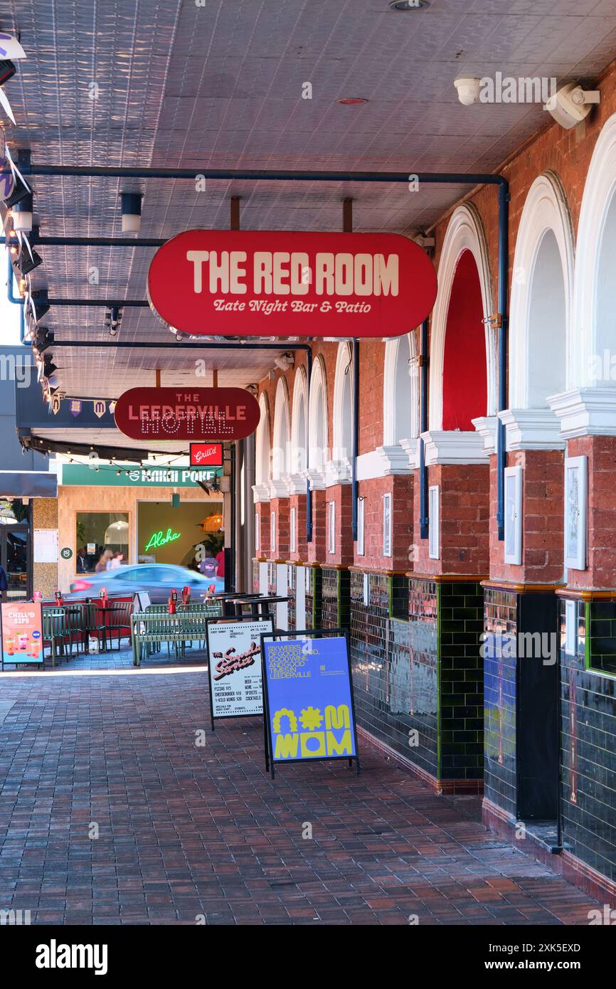 The Leederville Hotel and the Red Room Late Night Bar and Patio in der Newcastle Street im inneren Vorort von Leederville, Perth, Western Australia. Stockfoto