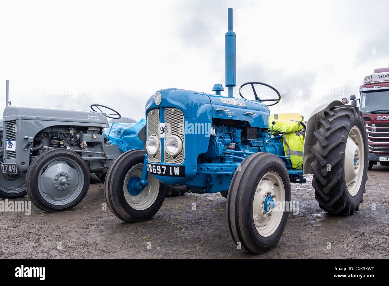 Ballymena, Nordirland - 20. Juli 2024: Rallye mit Traktoren und Dampflokomotiven, neuwertiger Zustand blau Fordson Dexta. Konzeptklassiker, ländlich. Stockfoto