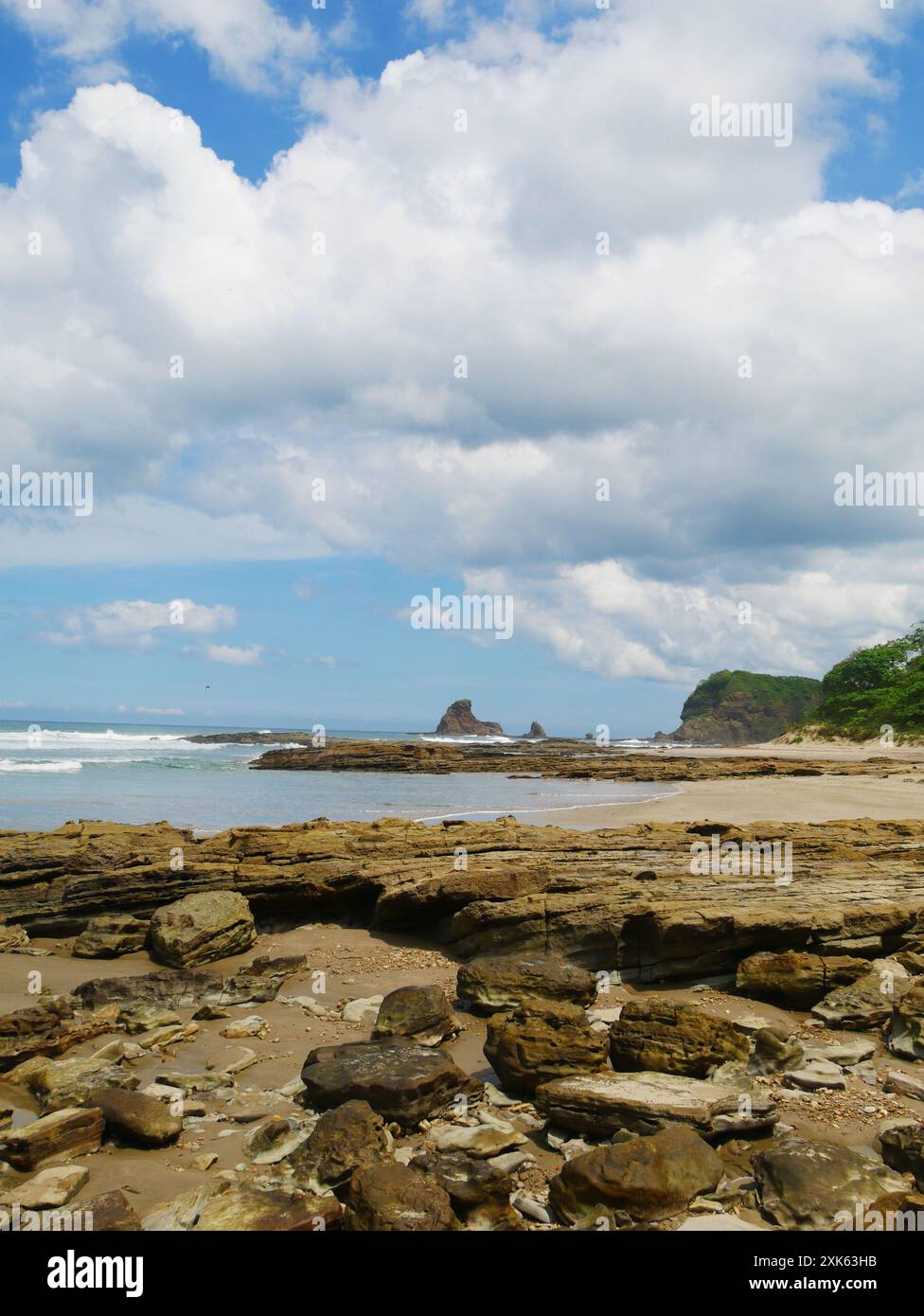 Der felsige Strand in San Juan del Sur, Nicaragua am Pazifik Stockfoto