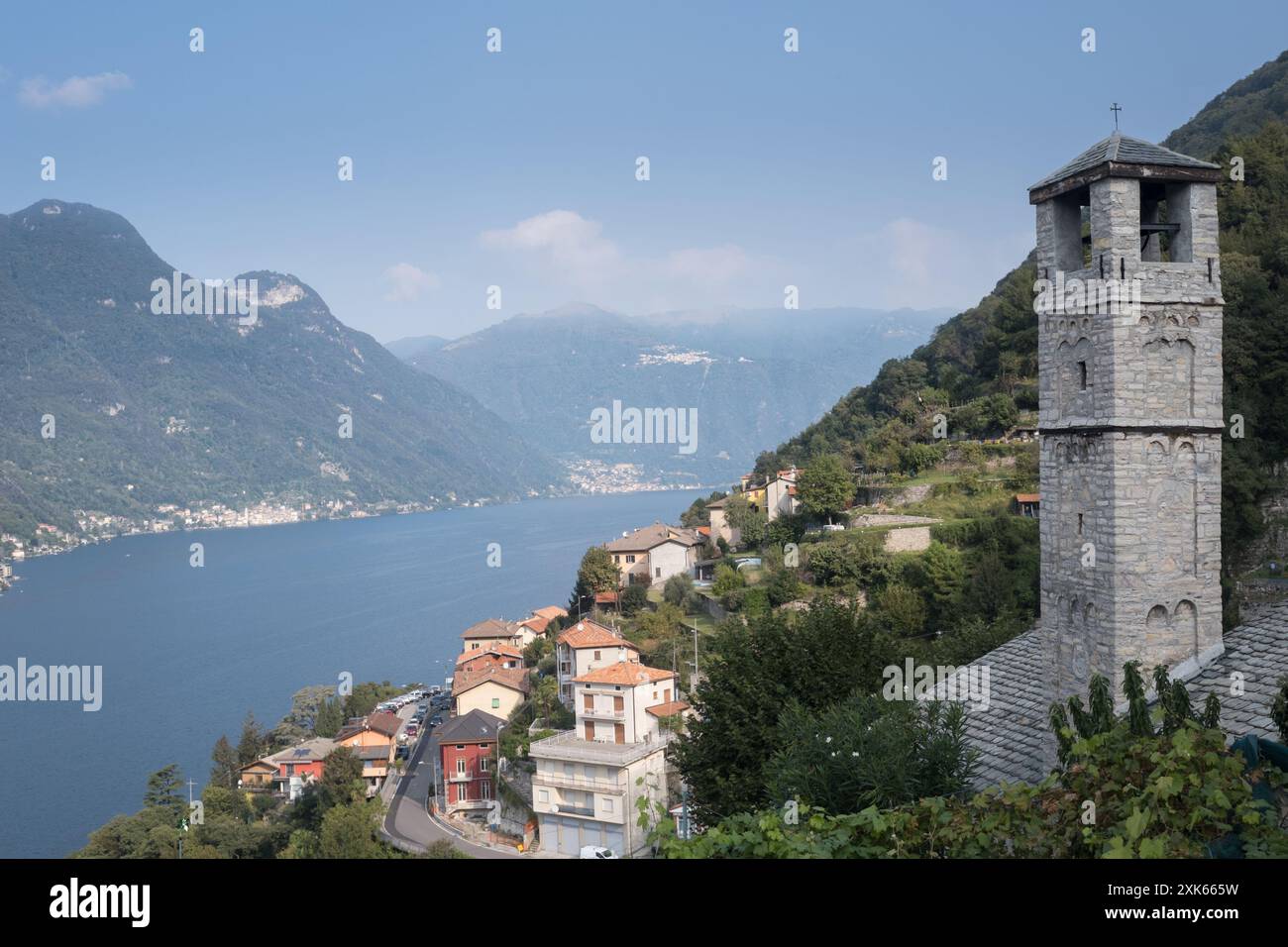 Die antike Kirche San Miro im malerischen Dorf Pognana Lario zwischen Como und Bellagio am wunderschönen Comer See im Norden I Stockfoto