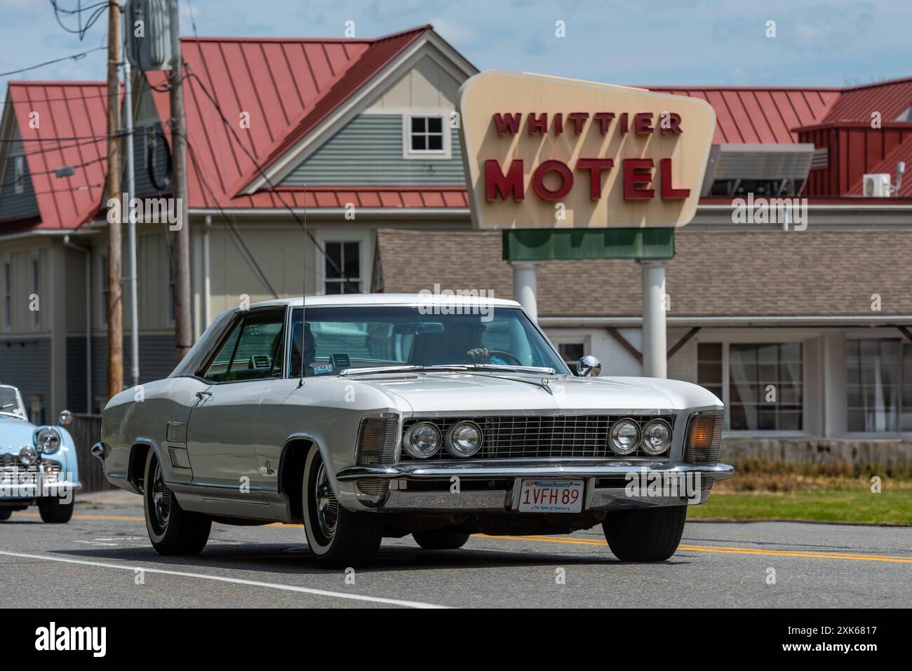 Buick Riviera vom Misselwood Concours d'Elegance Event mit einer malerischen Fahrt auf einer Tour d'Elegance entlang der historischen North Shore von Boston durch I Stockfoto