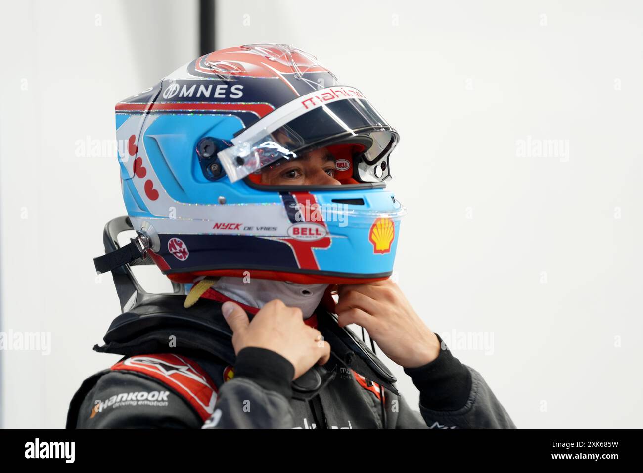Nyck de Vries von Mahindra Racing bereitet sich auf das Rennen am zweiten Tag des Hankook London E-Prix 2024 auf dem Excel Circuit in London vor. Bilddatum: Sonntag, 21. Juli 2024. Stockfoto
