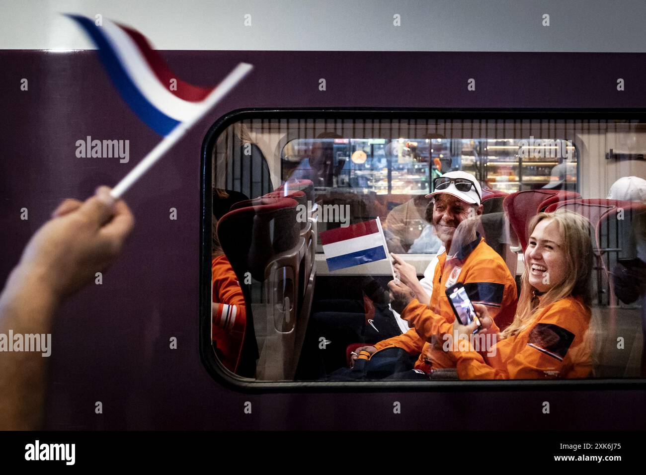 ROTTERDAM - Keet Oldenbeuving besteigt einen Zug, der niederländische Athleten und ihre Supervisoren nach Paris bringt, wo sie an den Olympischen Spielen teilnehmen werden. ANP RAMON VAN FLYMEN Stockfoto