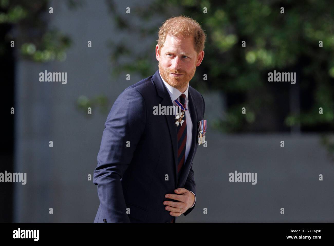 Prinz Harry kommt vor dem 10. Jahrestag der Invictus Games in die St. Paul's Cathedral. C) Belinda Jiao 07598931257 www.belinda Stockfoto