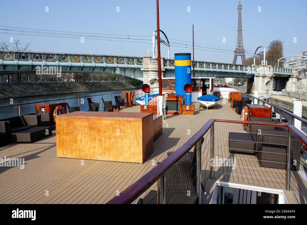 Paris, Frankreich: CLIPPER PARIS, eines der schönsten Flussboote in der Flotte der Boote, die mit offiziellen Delegationen zur Eröffnungszeremonie der Olympischen Spiele auf der seine paraden wird. Dieses großartige Event-Boot der französischen Hauptstadt begrüßt die Delegierten aus Portugal, Katar und Nordkorea. Diese Flotte von Flussbooten, die je nach Größe des Bootes 000 €/200.000 € gemietet werden, wird eine spektakuläre Show im 3. h45 veranstalten, bei der das große Sportereignis eröffnet wird. Die Zeremonie findet zum ersten Mal außerhalb eines Stadions statt und heißt 326.000 Zuschauer und 10.500 Athleten willkommen. Quelle: Kevin Izorce/Alamy Live News Stockfoto