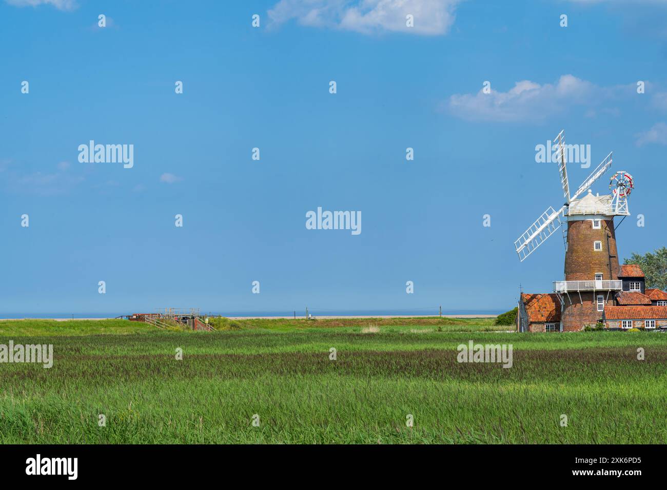 Blick auf Cley neben dem Meer in North Norfolk, Großbritannien zum Meer Stockfoto