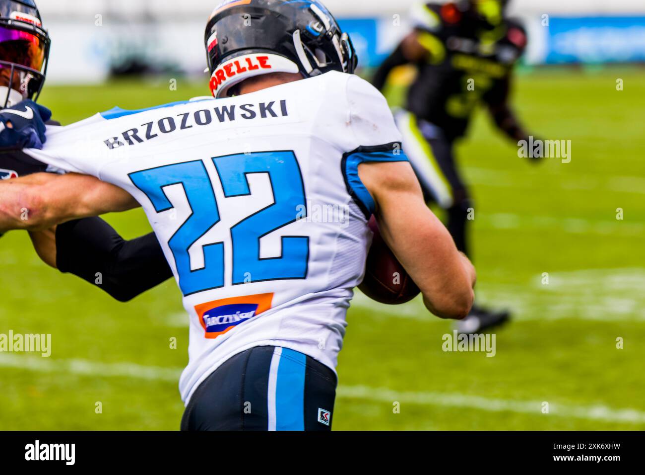 Stuttgart, Deutschland. Juli 2024. ELF/Spiel: Panthers Broclaw bei Stuttgart Surge am 21. Juny. 2024, im Gazi-Stadion, Stuttgart, Deutschland, RB # 22 Dawid Brzowski/Breslau Panthers. Frank Baumert/Alamy Live News Stockfoto