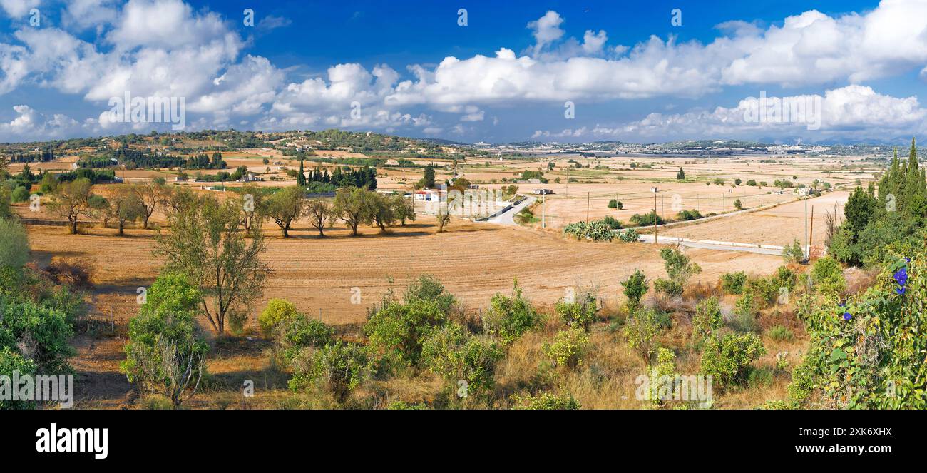 Blick von Santa Margalida auf die Ebene in Richtung s'Alqueria Blanca Stockfoto