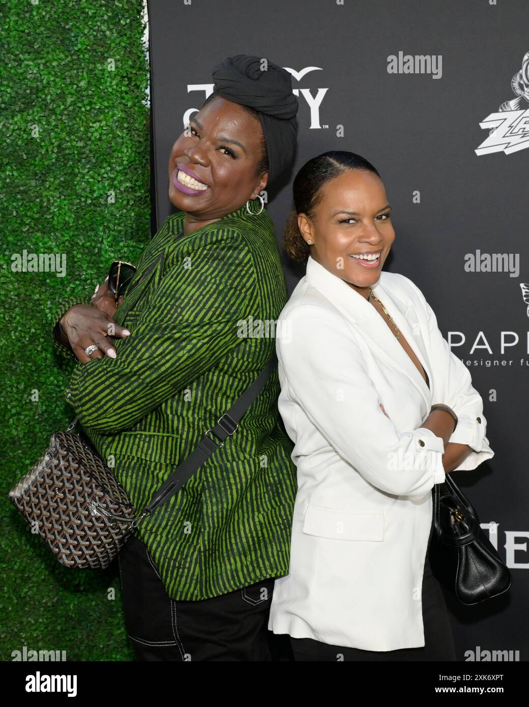 20. Juli 2024, Santa Monica, Kalifornien, USA: Leslie Jones und Nefetari Spencer nehmen an der „A Night with Whoopi“ Teil, um die neue Cannabismarke „Emma & Clyde“ von Whoopi Goldberg zu feiern (Credit Image: © Billy Bennight/ZUMA Press Wire) NUR ZUR REDAKTIONELLEN VERWENDUNG! Nicht für kommerzielle ZWECKE! Stockfoto