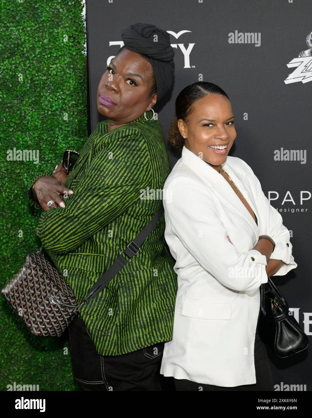 20. Juli 2024, Santa Monica, Kalifornien, USA: Leslie Jones und Nefetari Spencer nehmen an der „A Night with Whoopi“ Teil, um die neue Cannabismarke „Emma & Clyde“ von Whoopi Goldberg zu feiern (Credit Image: © Billy Bennight/ZUMA Press Wire) NUR ZUR REDAKTIONELLEN VERWENDUNG! Nicht für kommerzielle ZWECKE! Stockfoto