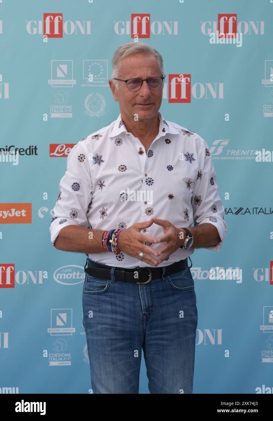 GIFFONI VALLE PIANA, ITALIEN - Juli 19,2024: Paolo Bonolis beim Giffoni Film Festival 2024 - am 19. Juli 2024 in Giffoni Valle Piana, Italien. Stockfoto