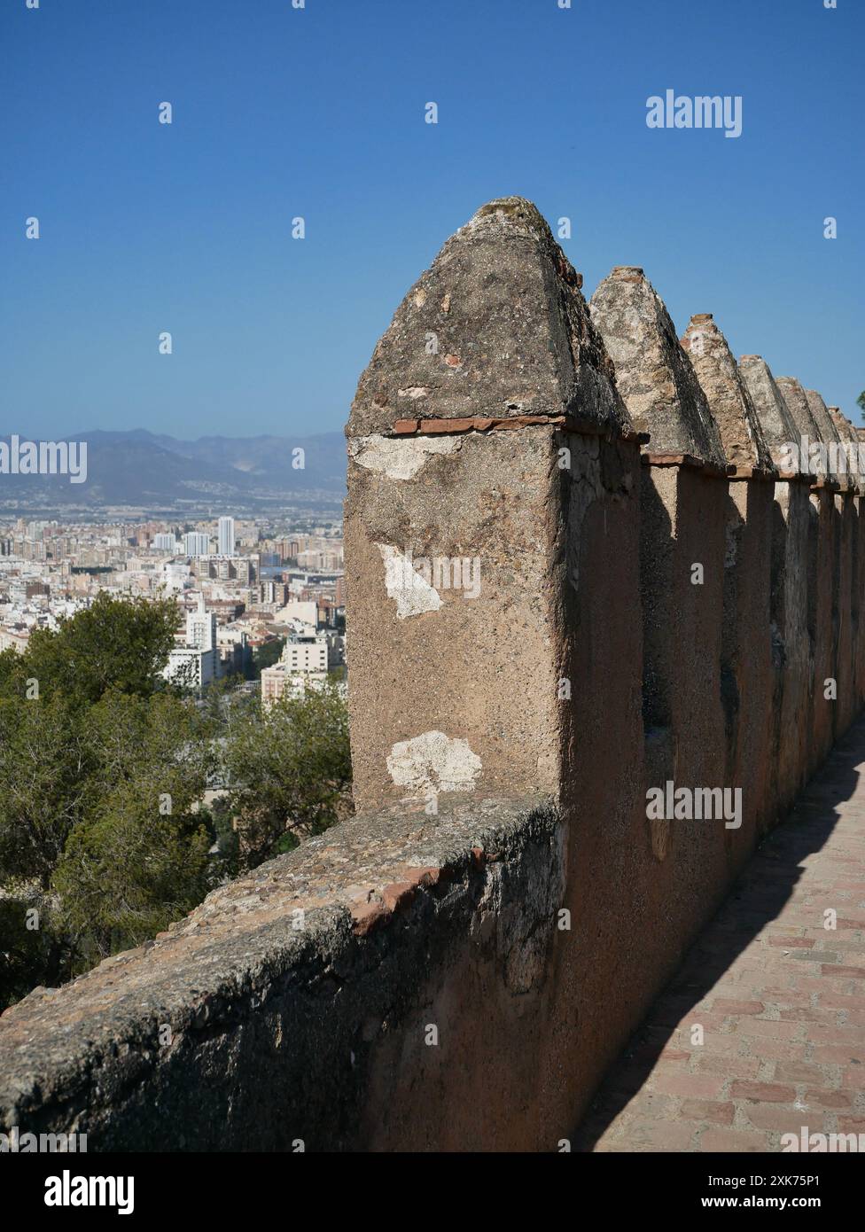 Reich verzierte Bogengänge im palastartigen Alcazaba, Malaga, Andalusien, Spanien Stockfoto