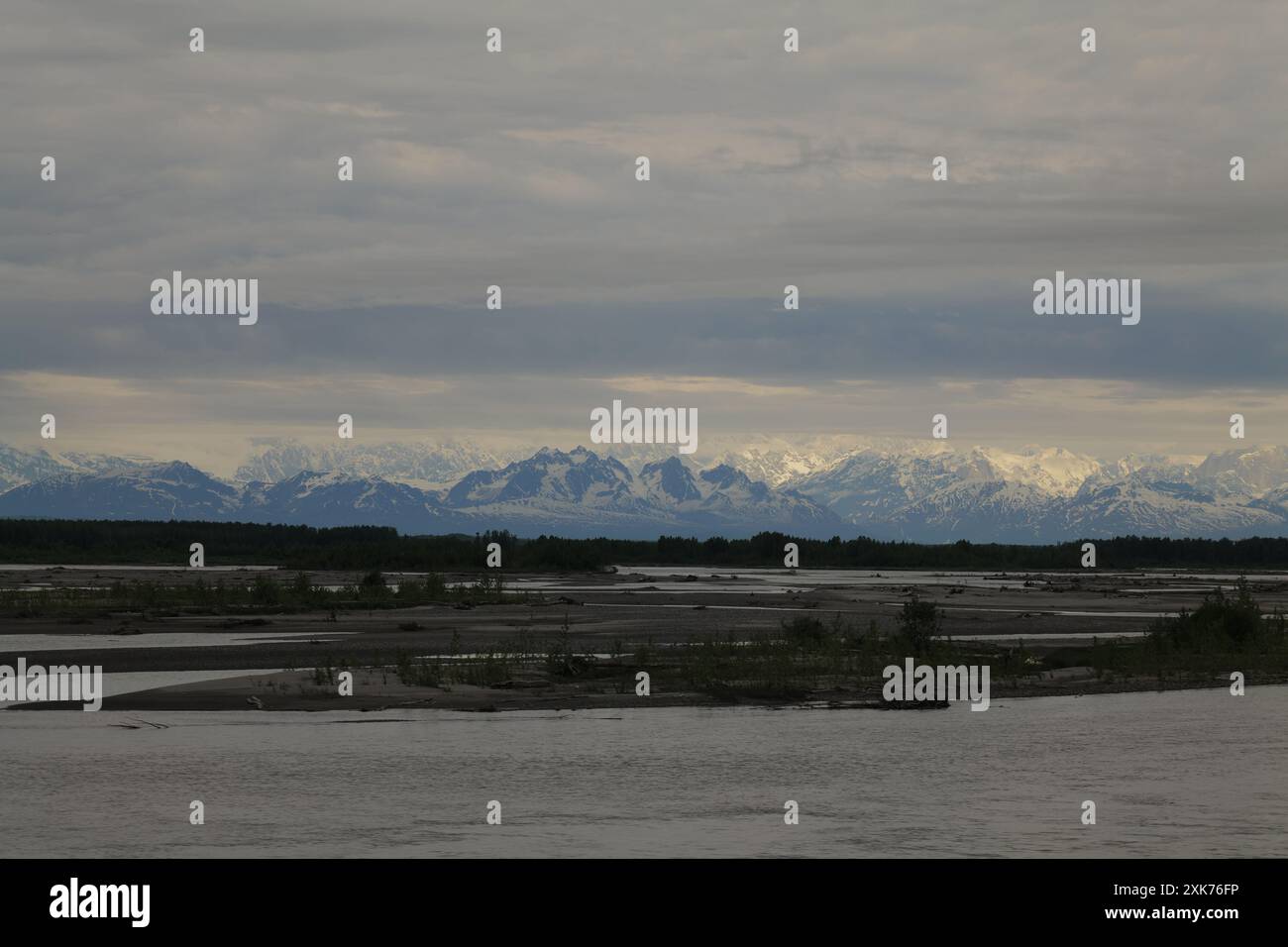 Blick auf und vom Denali Star Zug der Alaska Railroad von Anchorage zum Denali National Park Stockfoto