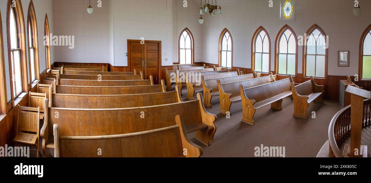 Panoramablick auf das Innere der McHenry County Norwegian Lutheran Church von 1906 in Balfour, North Dakota. Der erste Gottesdienst fand im ch statt Stockfoto