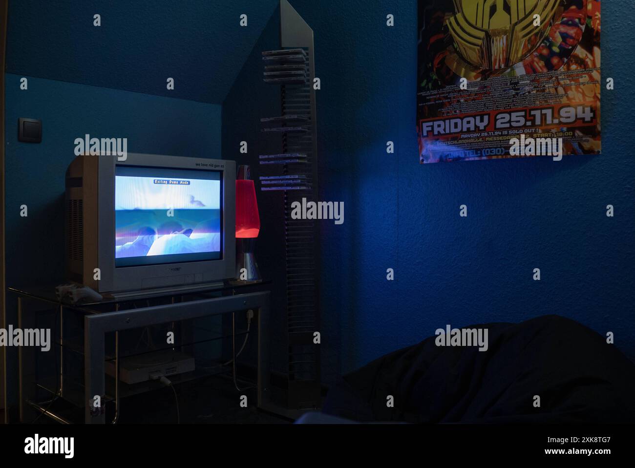 Berlin-Mitte Themenbild - Sony PlayStation im Computerspielemuseum Berlin, 06.07.2024 Themenbild - Sony PlayStation im Computerspielemuseum Berlin, 06.07.2024 Kinderzimmer mit Sony PlayStation PS1, erste Generation im Computerspielemuseum Berlin. *** Berlin Mitte Themenbild Sony PlayStation im Computer Games Museum Berlin, 06 07 2024 Themenbild Sony PlayStation im Computer Games Museum Berlin, 06 07 2024 Kinderzimmer mit Sony PlayStation PS1, erste Generation im Computer Games Museum Berlin Copyright: XEibner-Pressefoto/JonasxLohrmannx EP JLN Stockfoto