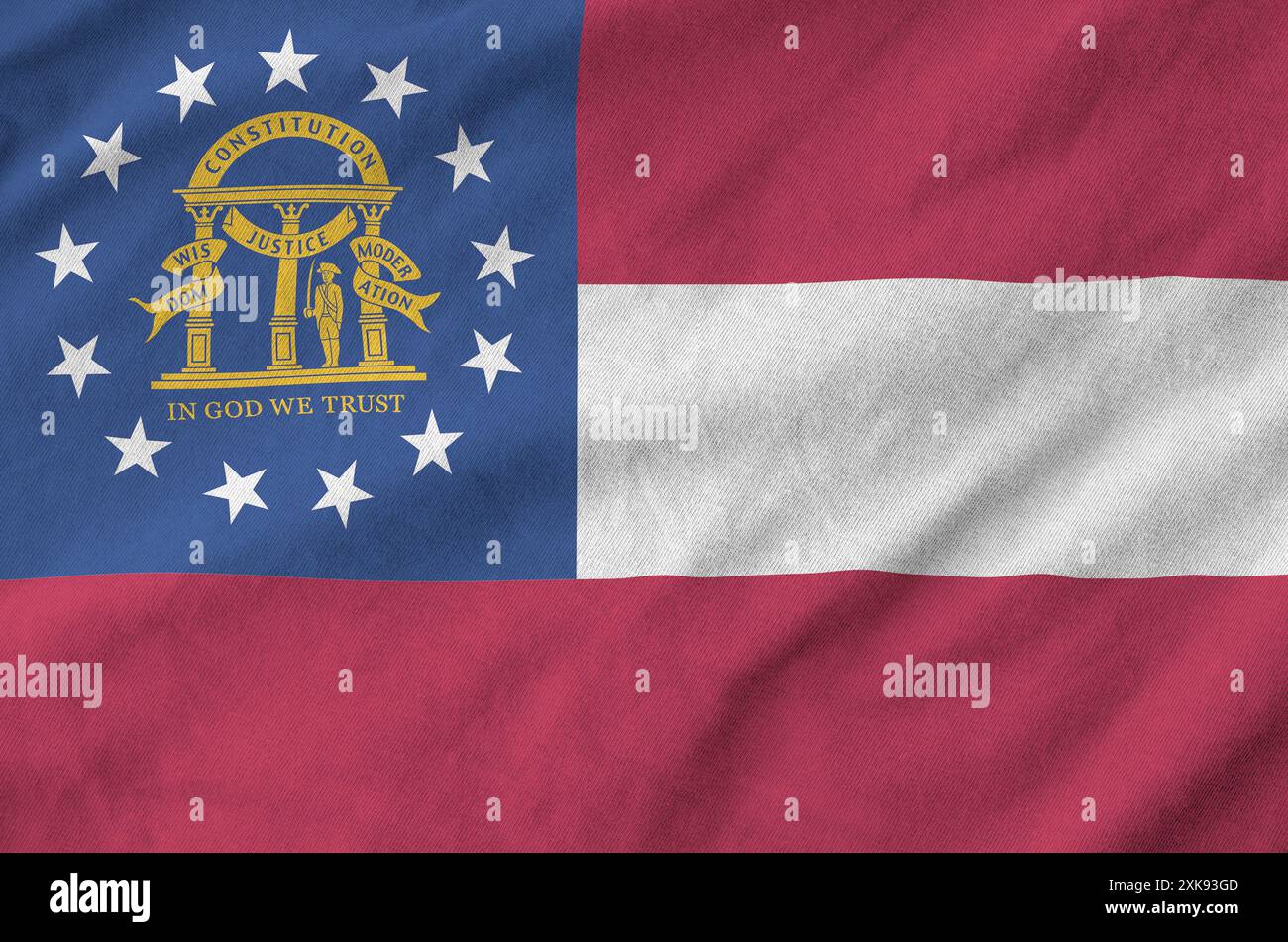 Georgia US-Staatsflagge dargestellt auf gefaltetem welligem Stoff aus altem Tuch Nahaufnahme Stockfoto