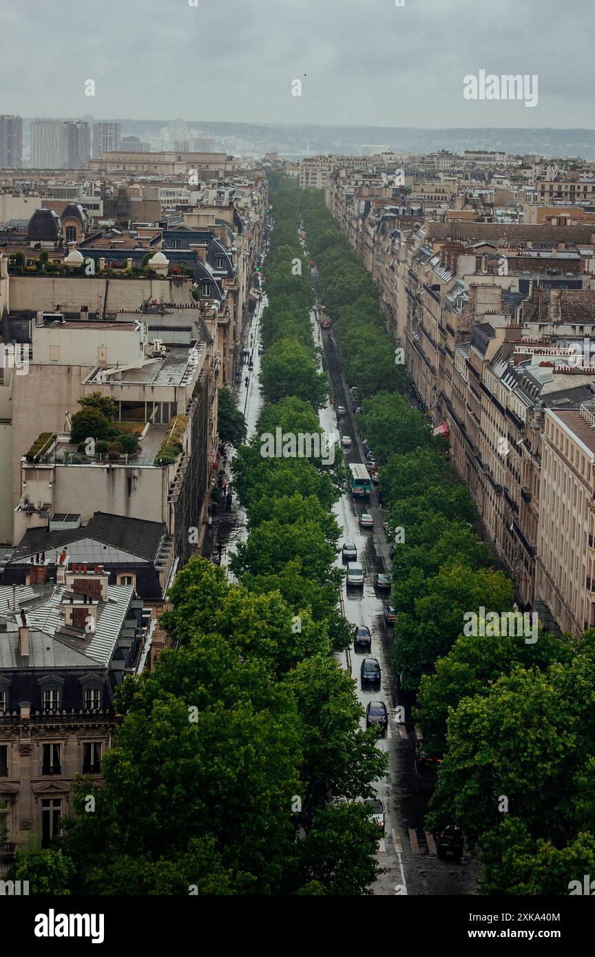 Stadtlandschaft in Paris, Frankreich an einem bewölkten Tag. Stockfoto