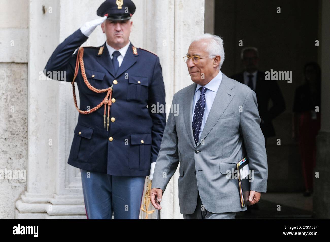 Roma, Italien. Juli 2024. IL Presidente del Consiglio europeo, António Lu&#xed;s Santos da Costa in occasione dell'incontro con la Presidente del Consiglio Giorgia Meloni a Palazzo Chigi, sede del Governo italiano a Roma, Luned&#xec; 22. Juli 2024 (Foto Mauro Scrobogna/LaPresse) der Präsident des Europäischen Rates, António Lu&#xed;s Santos da Costa, anlässlich des Treffens mit der Ratspräsidentin Giorgia Meloni im Palazzo Chigi, Sitz der italienischen Regierung in Rom, Montag, 22. Juli 2024 (Foto: Mauro Scrobogna/LaPresse) LaPresse/Alamy Live News Stockfoto