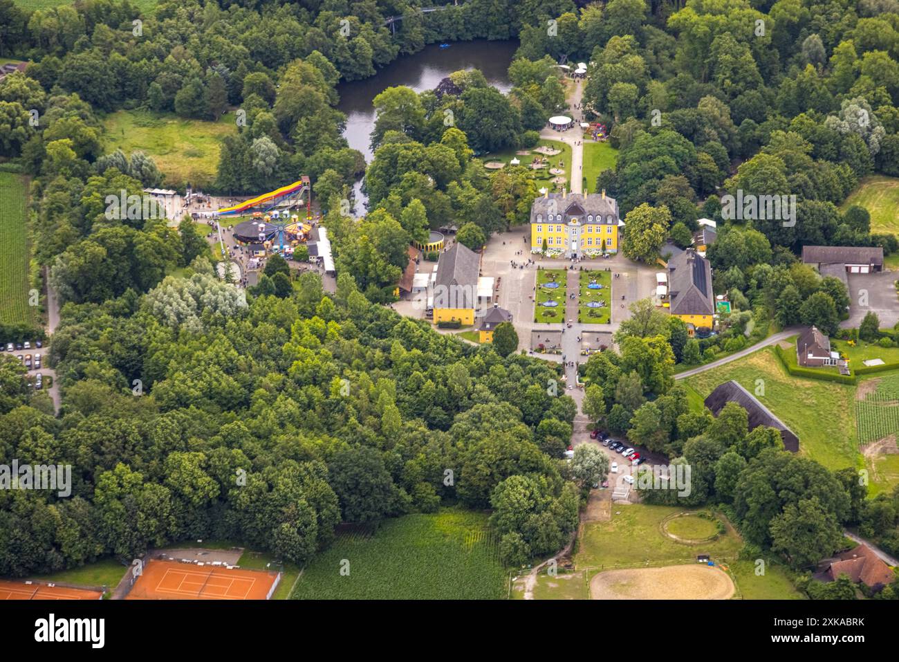 Luftbild, Schloss Beck und Spielanlagen, Kirchhellen-Nord-Ost, Bottrop, Ruhrgebiet, Nordrhein-Westfalen, Deutschland ACHTUNGxMINDESTHONORARx60xEURO *** Luftansicht, Schloss Beck und Spielplätze, Kirchhellen Nordosten, Bottrop, Ruhrgebiet, Nordrhein-Westfalen, Deutschland ATTENTIONxMINDESTHONORARx60xEURO Stockfoto