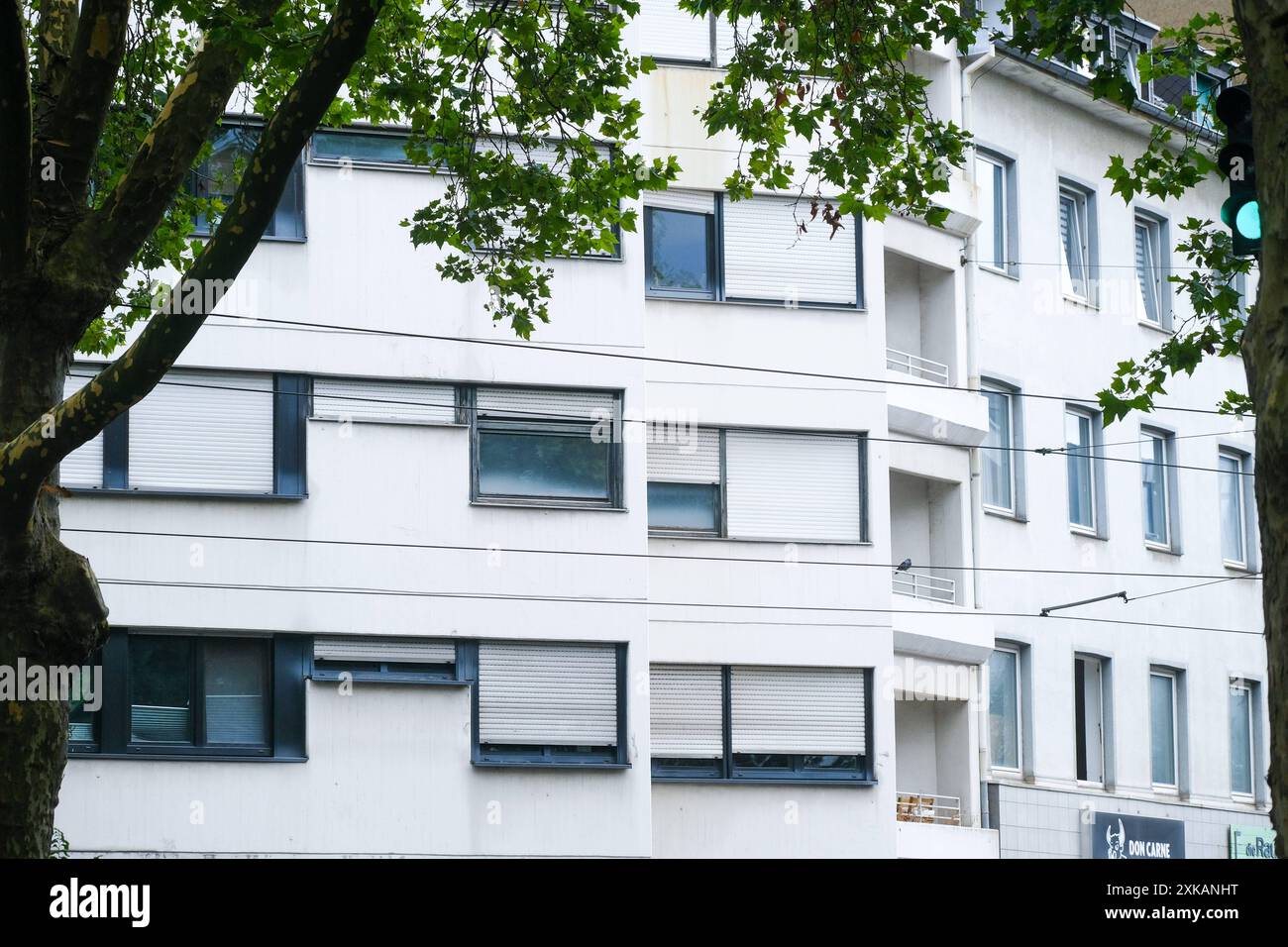 Düsseldorf 22.07.2024 Wohnungen Wohnungsnot Mietswohnung Mieten Mietpreis sozialer Wohnungsbau Immobilien Wohnraummangel Wohnung Baustelle Neubau Mehrfamilienhaus Mietshaus Miete Mietspiegel Mietpreisspiegel Immobilie Wohnungsmangel Baustau Wohnimmobilie Wohnungsimmobilien Mietpreise Altbau Leerstand Baumaterial Baustoffe Ballungsgebiet bezahlbarer Wohnraum CO2-Preis CO2 Bundes-Klimaschutzgesetz Heizen Heizung Klimapaket Mieter Vermieter Mietpreisbremse Klimasteuer Energiewende Büro Büros Homeoffice Home-Office Konjunkturpaket Grundsteuerreform Grundsteuererklärung Wohngeld Wohnungsgeld Wohnun Stockfoto