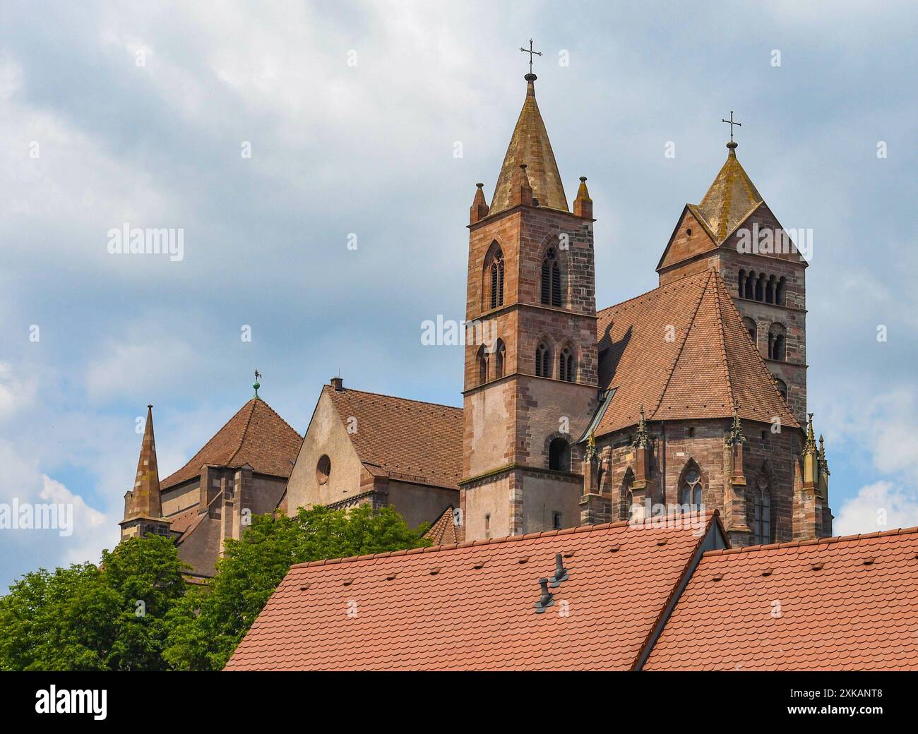 Stephansmünster auf dem Münsterberg in Breisach. Romanische und gotische Elemente praegen das Münster, das im ausgehenden 12. Jahrhundert begonnen und im spaeten 15. Jahrhundert vollendet wurde. Zu den Kunstschaetzen im Inneren des Münsters zaehlt das juengste Gericht von Martin Schongauer. *** Stephens Münster auf dem Münsterberg in Breisach romanische und gotische Elemente prägen das Ende des 12. Jahrhunderts begonnene und Ende des 15. Jahrhunderts vollendete Münster zu den Kunstschätzen im Inneren des Münsters gehört das jüngste Gericht von Martin Schongauer Stockfoto