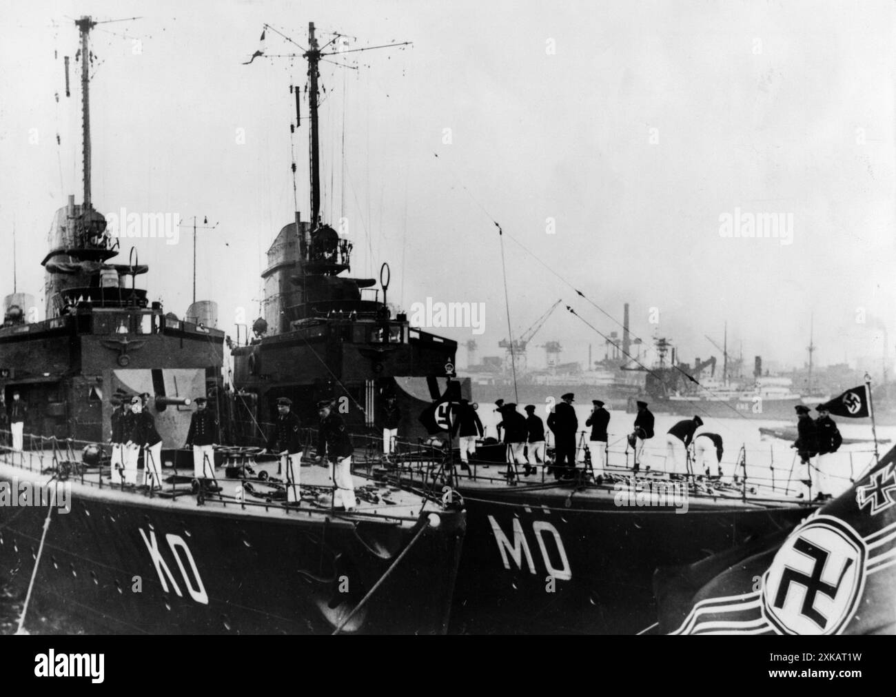 Die deutschen Torpedoboote Möwe und Kondor auf der Hamburger Überseebrücke. [Automatisierte Übersetzung] Stockfoto