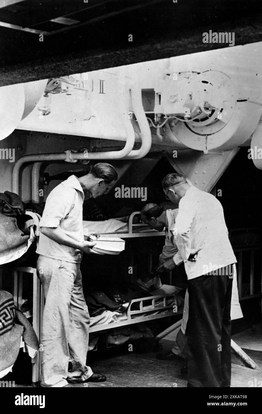 Chefarzt an Bord eines Krankenhausschiffs während der Morgenrundfahrt. Foto: Karbach. [Automatisierte Übersetzung] Stockfoto