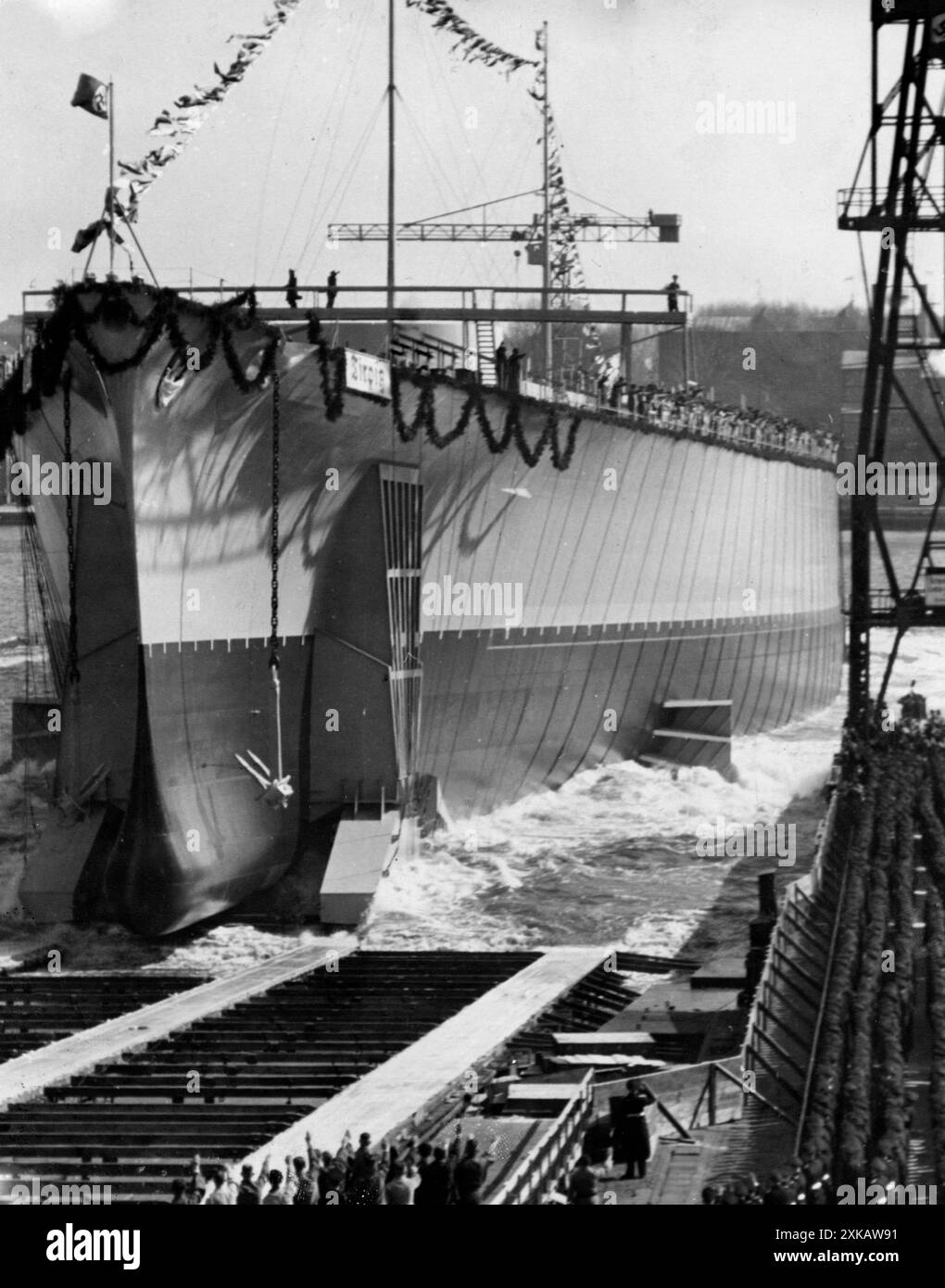 Das deutsche Schlachtschiff Tirpitz: Start in der Kriegsmarinewerft in Wilhelmshaven. [Automatisierte Übersetzung]“ Stockfoto