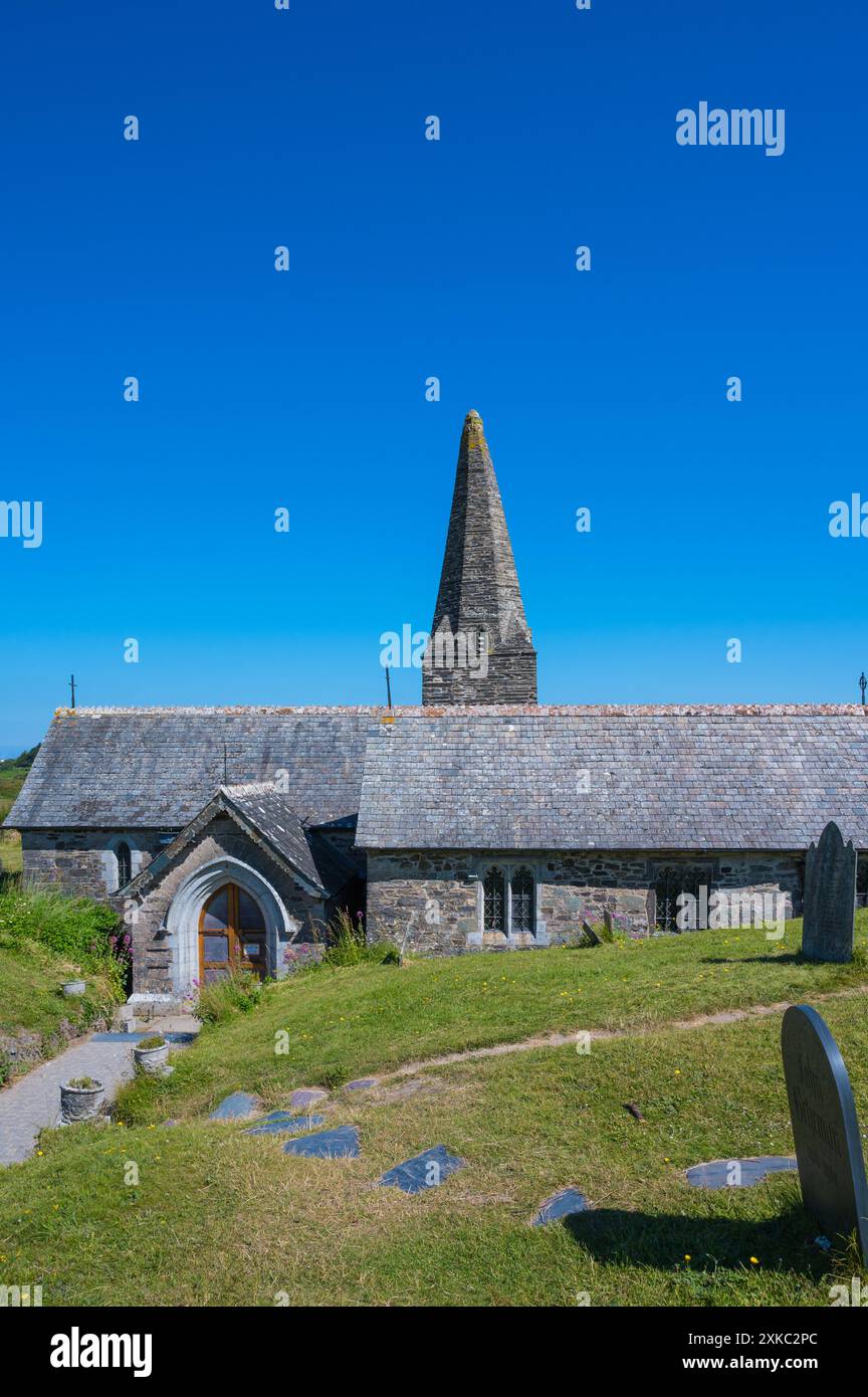 St Enodoc Church eine anglikanische Kapelle in den Sanddünen oberhalb der Daymer Bay auf dem Golfplatz St Enodoc in der Gemeinde St Minver Cornwall England Großbritannien Stockfoto