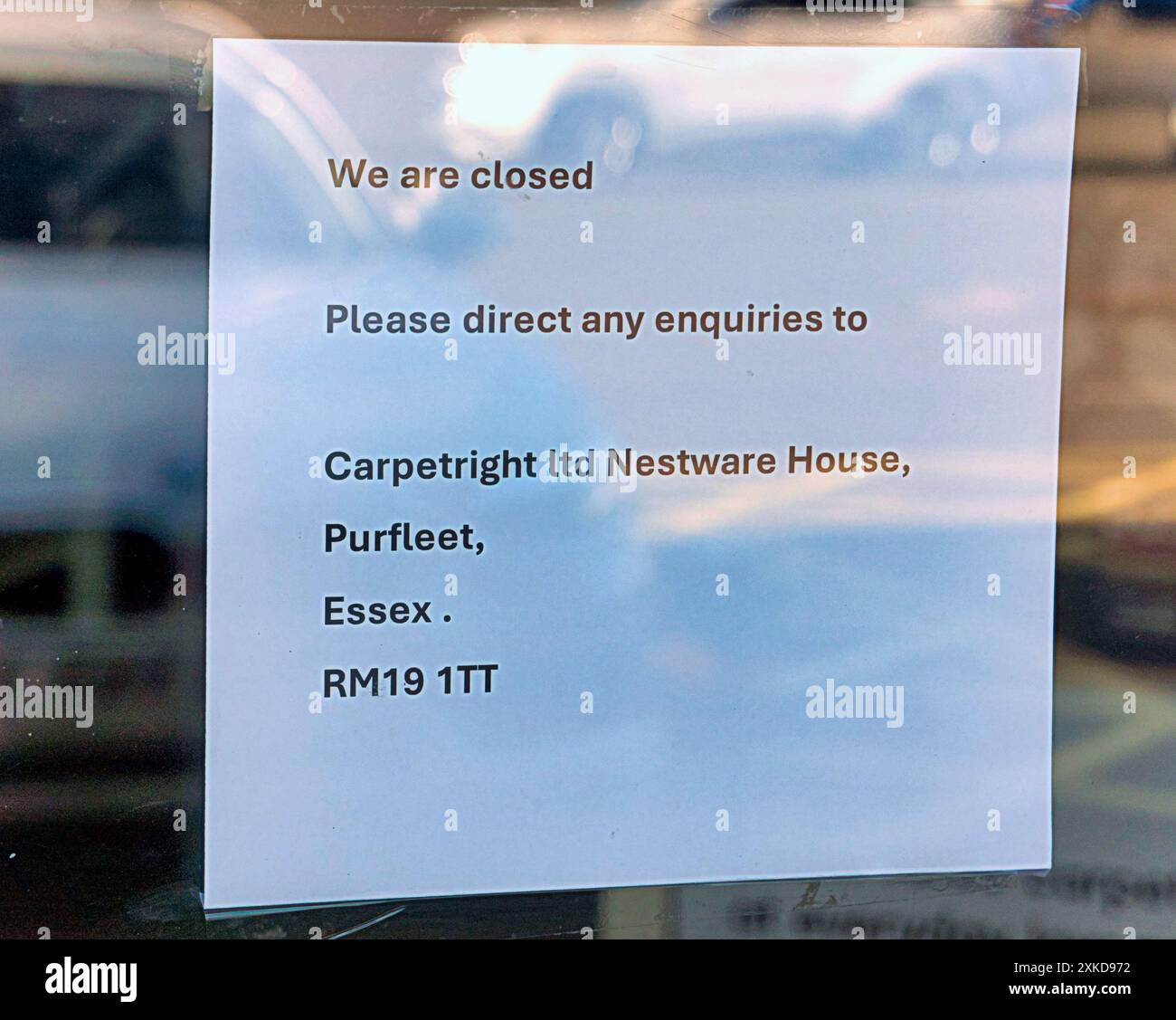 Glasgow, Schottland, Großbritannien. 22. Juli 2024: Schließung des Carpetright in der Trommelkapelle mit einem Hinweis im Fenster. Das Konkursunternehmen wird von Tapi übernommen, einem Unternehmen, das oft in der Nähe des Ladens liegt, um vergleichbare Einkaufsmöglichkeiten zu fördern. Nebenan gibt es eine. Credit Gerard Ferry /Alamy Live News Stockfoto