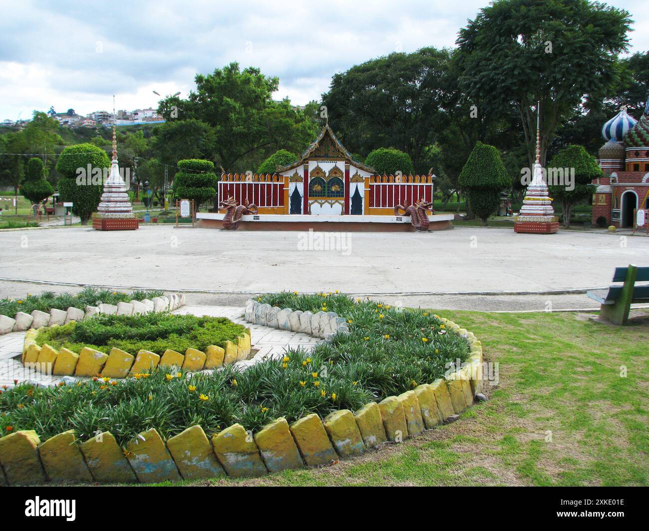 Nachbildung einer chinesischen Pagode im Jipiro-Park von Loja, Ecuador Stockfoto