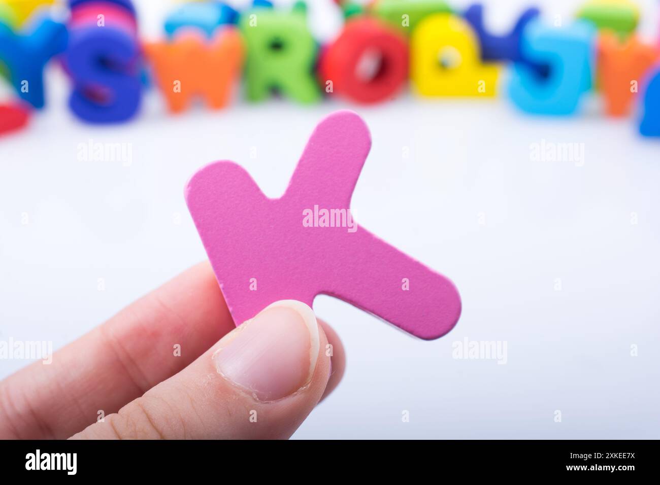 Schreiben cube von K von Alphabet aus Holz Stockfoto