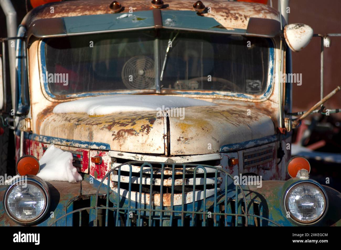 VICTOR, COLORADO, USA: Ein klassischer Abschleppwagen im Geschäftsviertel der viktorianischen Stadt Victor, Colorado, der 1984 gegründet wurde. Stockfoto