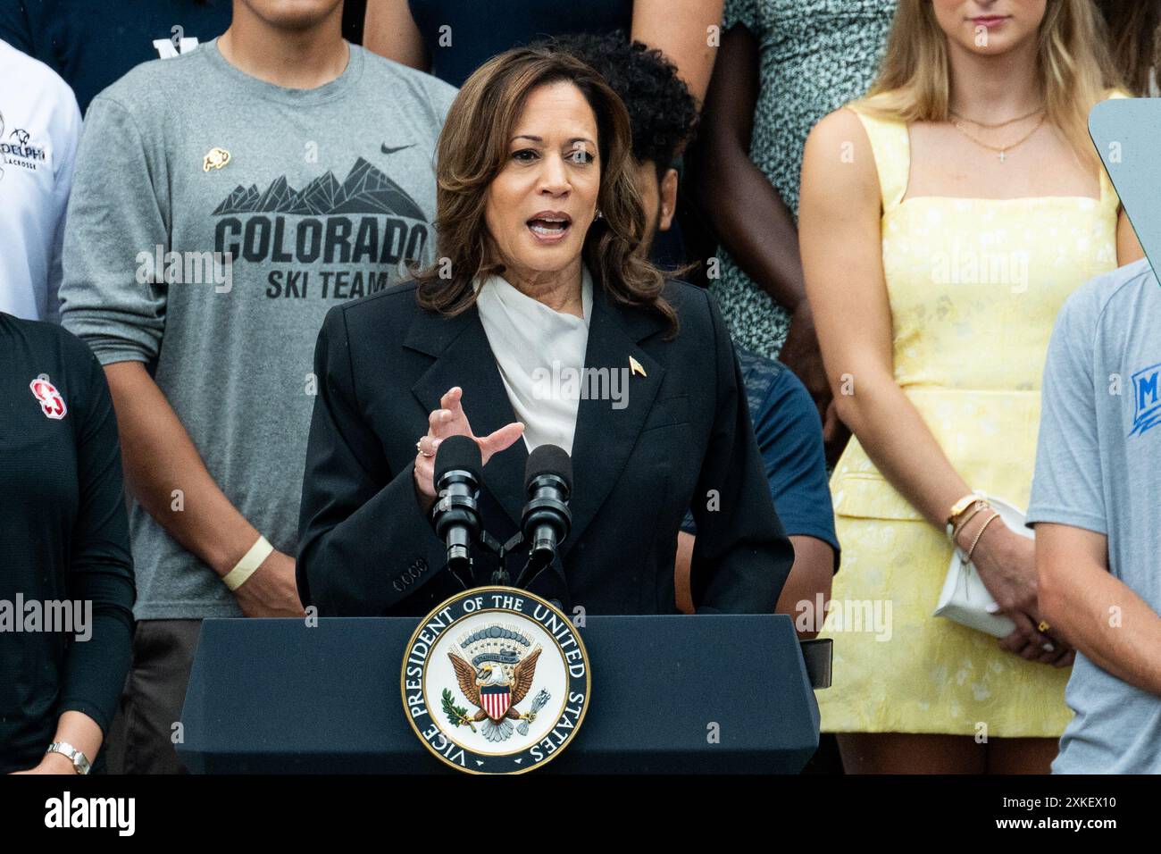Washington, Usa. Juli 2024. Vizepräsidentin Kamala Harris sprach bei einer Veranstaltung „Celebrating the National Collegiate Athletic Association (NCAA) Championship Teams from the Saison 2023-2024“ auf dem South Lawn of the White House Credit: SOPA Images Limited/Alamy Live News Stockfoto