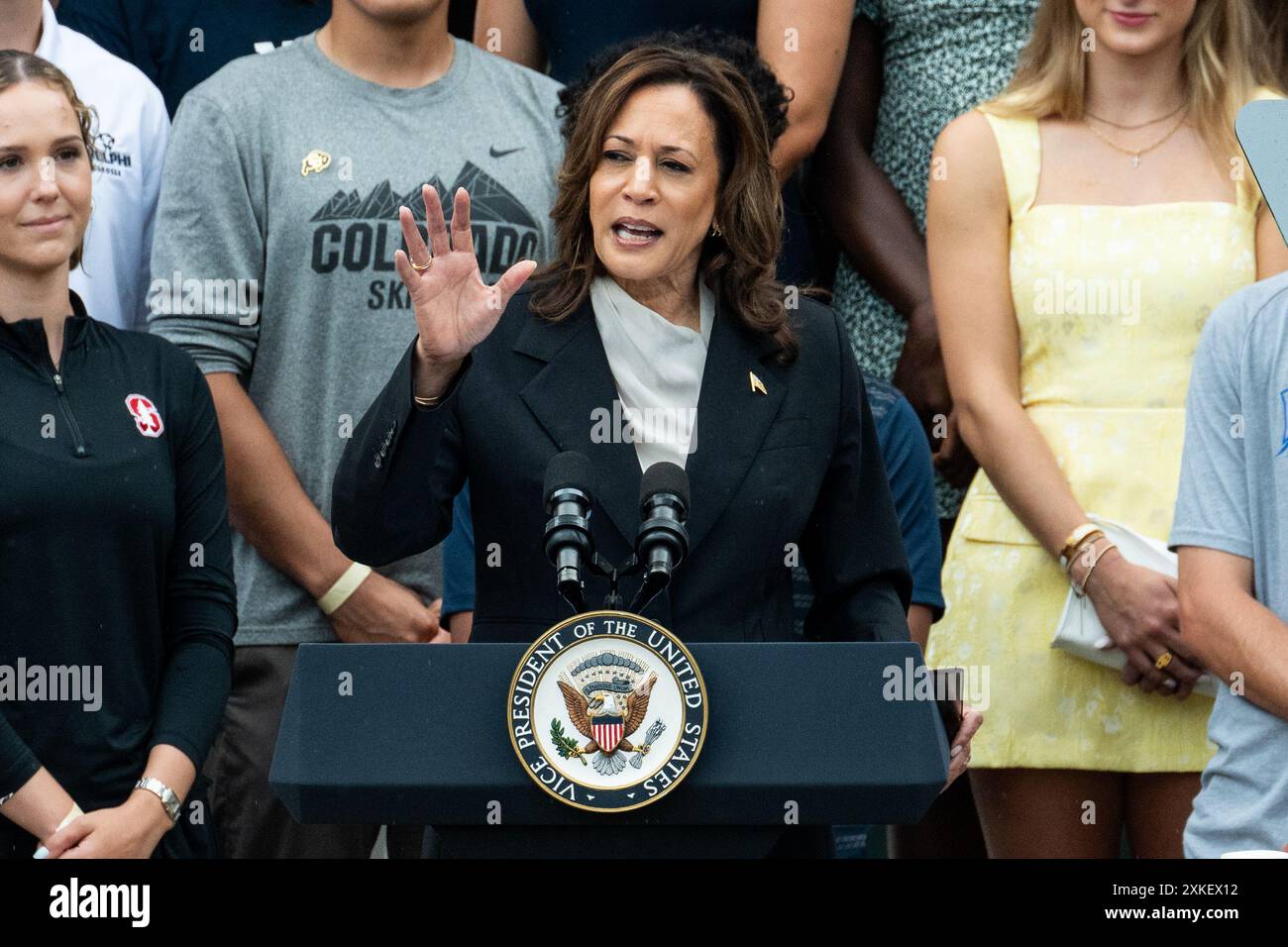 Washington, Usa. Juli 2024. Vizepräsidentin Kamala Harris sprach bei einer Veranstaltung „Celebrating the National Collegiate Athletic Association (NCAA) Championship Teams from the Saison 2023-2024“ auf dem South Lawn of the White House Credit: SOPA Images Limited/Alamy Live News Stockfoto