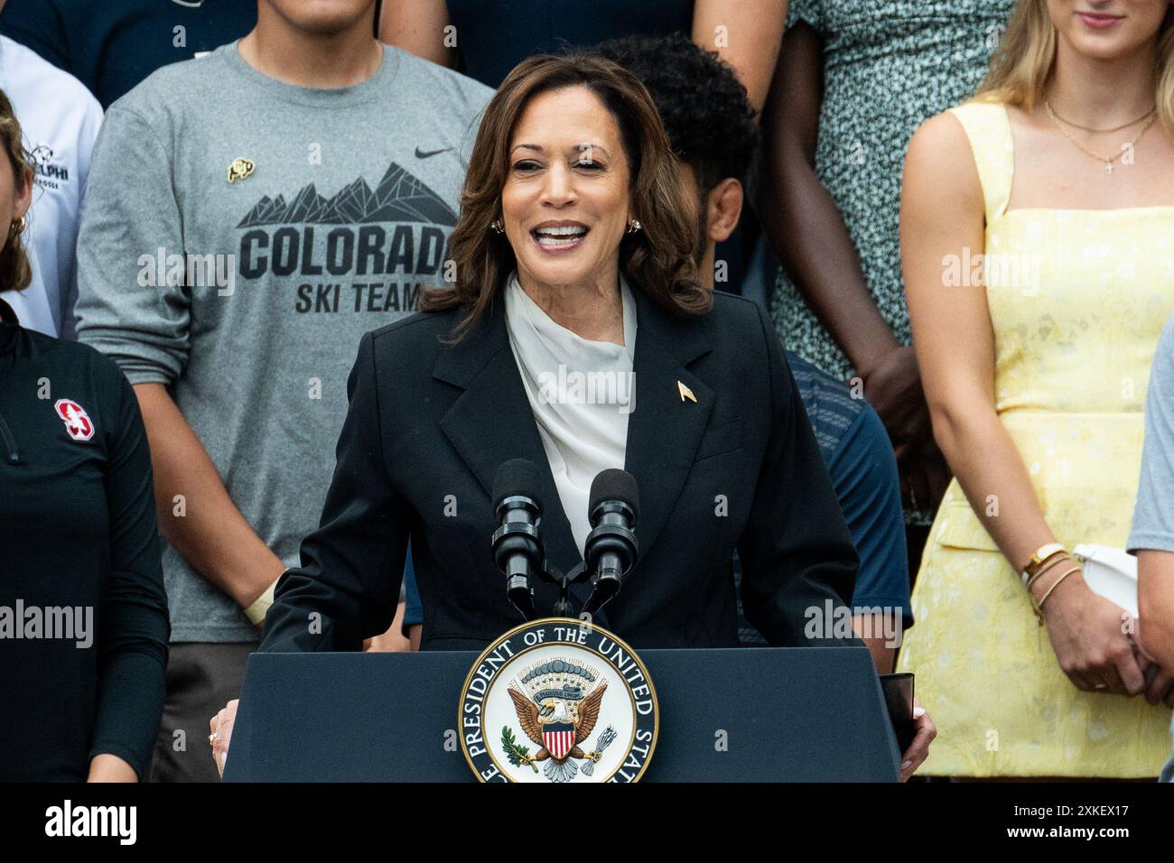 Washington, Usa. Juli 2024. Vizepräsidentin Kamala Harris sprach bei einer Veranstaltung „Celebrating the National Collegiate Athletic Association (NCAA) Championship Teams from the Saison 2023-2024“ auf dem South Lawn of the White House Credit: SOPA Images Limited/Alamy Live News Stockfoto