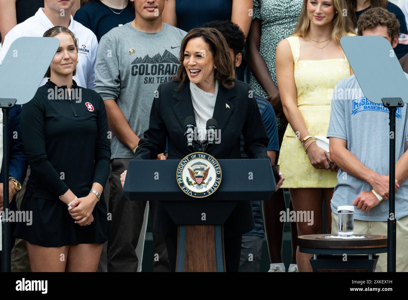 Washington, Usa. Juli 2024. Vizepräsidentin Kamala Harris sprach bei einer Veranstaltung „Celebrating the National Collegiate Athletic Association (NCAA) Championship Teams from the Saison 2023-2024“ auf dem South Lawn of the White House Credit: SOPA Images Limited/Alamy Live News Stockfoto