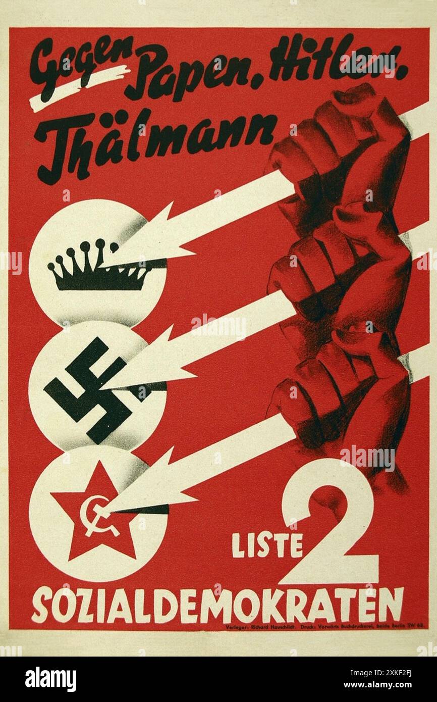Wahlplakat der Sozialdemokratischen Partei Deutschlands, 1932, mit drei Pfeilen Symbol für Widerstand gegen reaktionären Konservatismus, Nationalsozialismus und Kommunismus, mit dem Slogan "Gegen [gegen] Papen, Hitler, Thälmann". Stockfoto